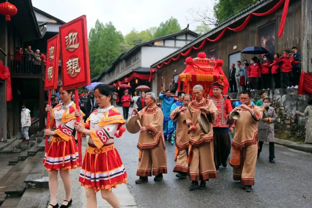 【“迎娶土司菇娘”•“姨妹抛绣球择婿”】土家族传统史诗再现恩施坪坝营