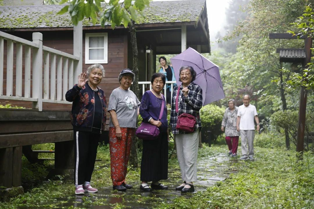 【湖北恢复跨省团队旅游】恩施坪坝营景区喜迎首批跨省旅游团！